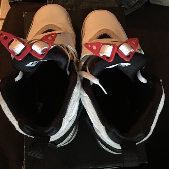 Bugs bunny 8's Jordan retro - Picture 2 of 4