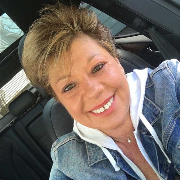 Meet your Posher, Andrea - Picture 1 of 1