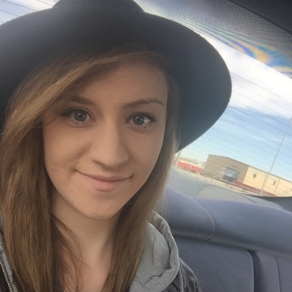 Meet your Posher, Lisa - Picture 1 of 1