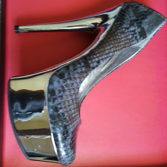 🚫SOLD🚫 Shoes - Picture 2 of 4