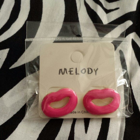 Pink kiss earrings