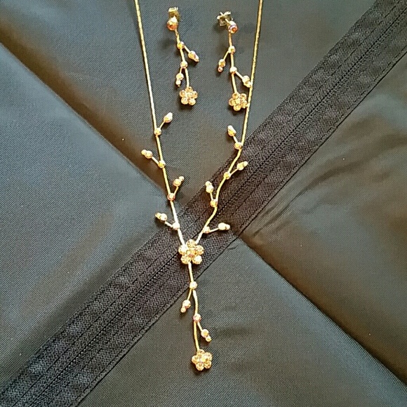 Necklace and Earring set