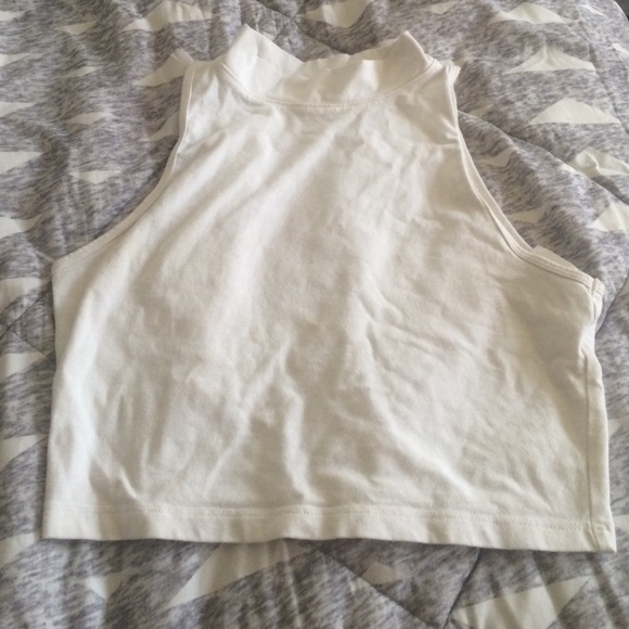 White Abercrombie & Fitch crop top