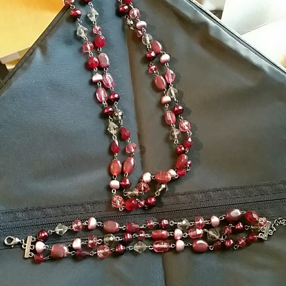 Necklace and bracelet set