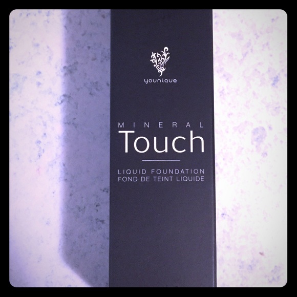 Younique Mineral Touch Liquid Foundation
