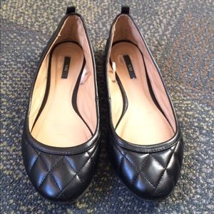 Black flats, quilted pattern