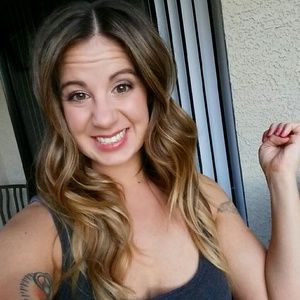 Meet your Posher, Danielle