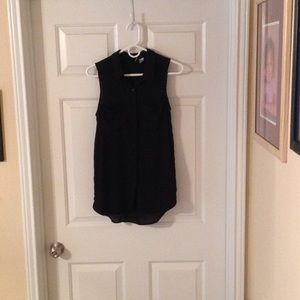 H&M sleeveless black button down