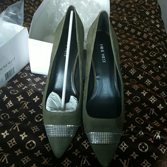 Pumps - Picture 3 of 4
