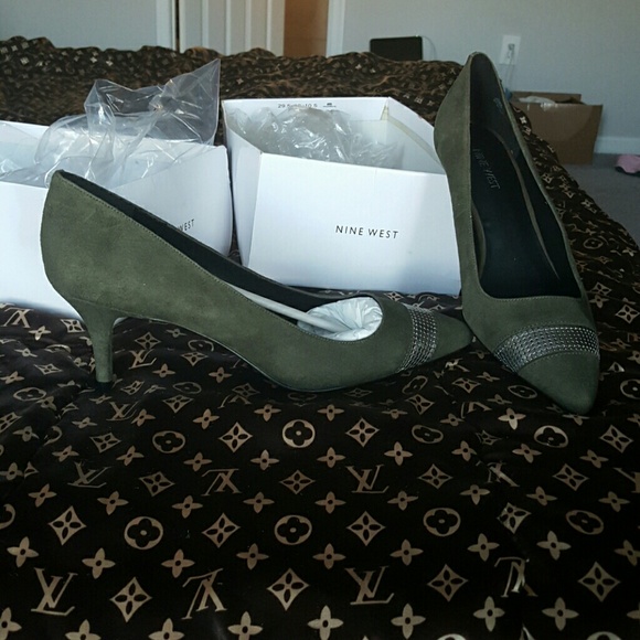 Pumps - Picture 4 of 4