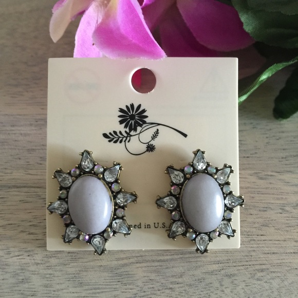 Jewelry - REMOVING TONIGHT! Crystal Starburst Stone Earrings