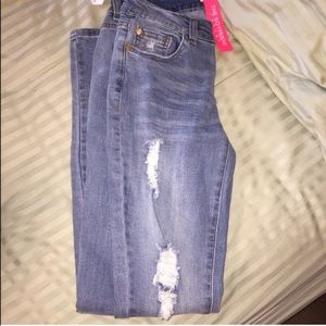 ripped distressed skinny jeans