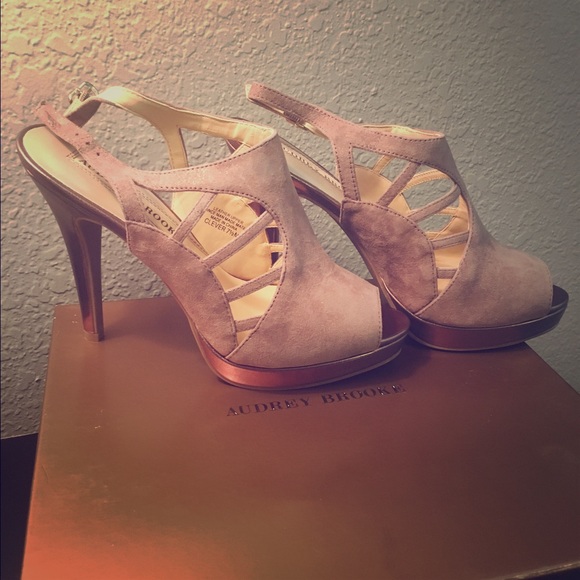 Tan/gold open toe heels.