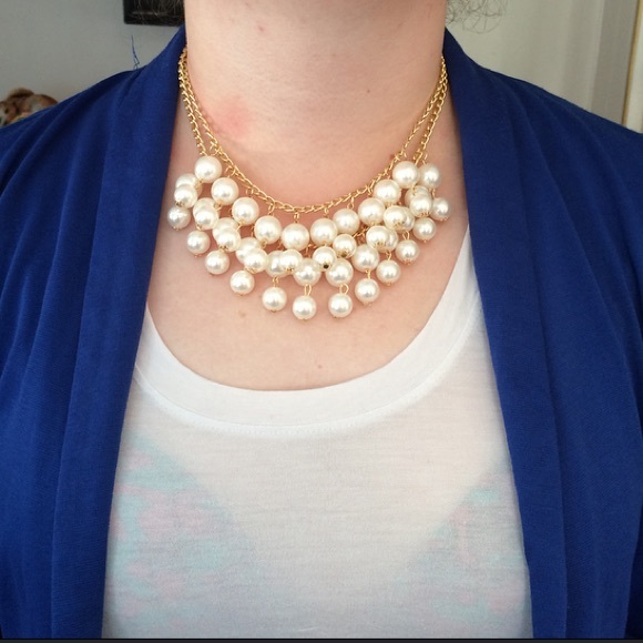 Chunky Pearl Statement Necklace - Picture 4 of 4