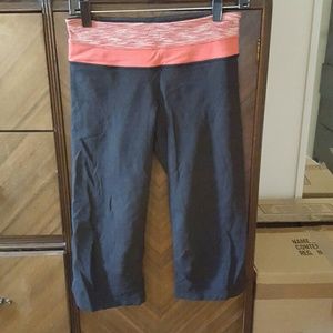 Lululemon cropped yoga pants