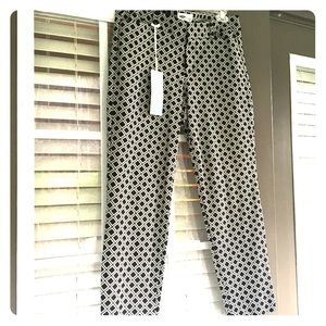 Black & white pixie pant. Great for work. NEW!