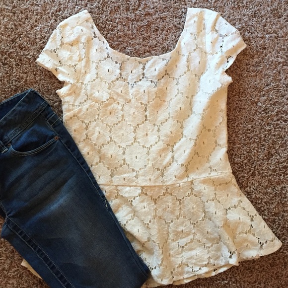 Cap-sleeve lace peplum top zipper detail