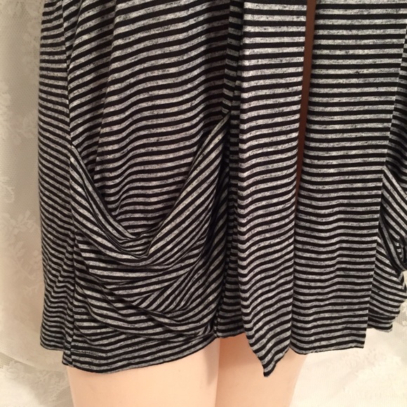 Black and gray striped vest - Picture 3 of 4