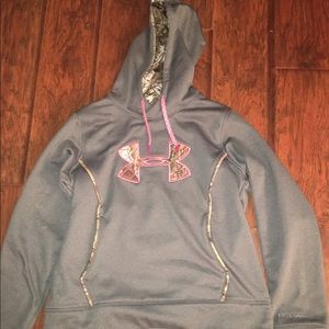 New Under Armour Hoodie (new without tags)