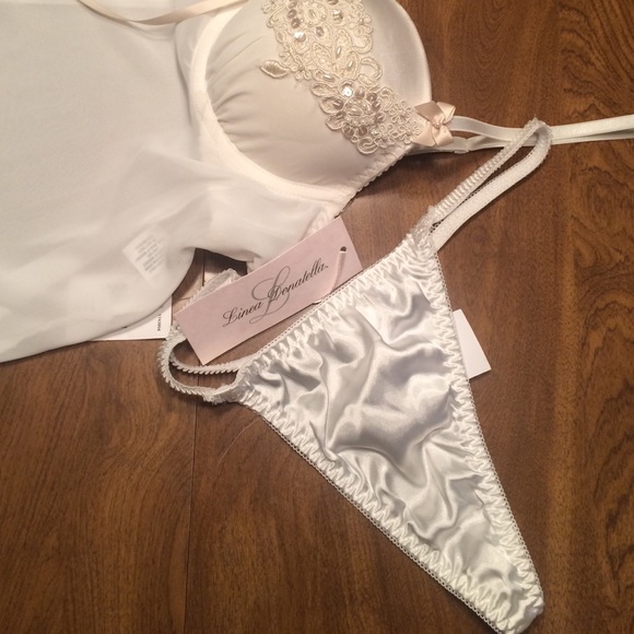 New Linea Donatella, Ivory Lingerie Set. Medium - Picture 3 of 4