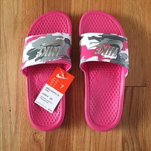 NWT Nike Pink Camo Benassi Slides