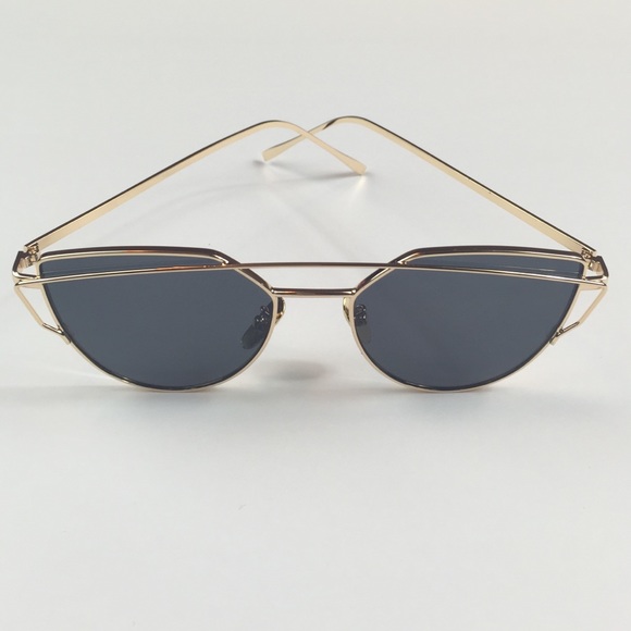 Gray/Gold Frame Sunglasses 😍 - Picture 2 of 4