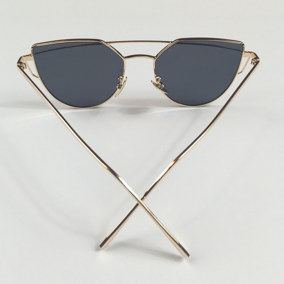 Gray/Gold Frame Sunglasses 😍 - Picture 3 of 4