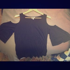 Black shirt, open shoulders