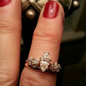 Marquis (g/vvs2 ) 3/4 karat center diamond