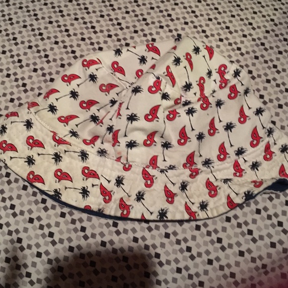 Bucket hat