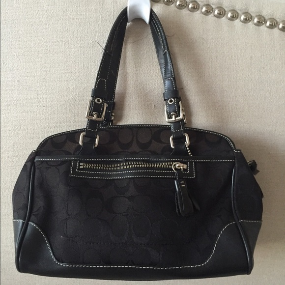 👜 Black Coach Bag