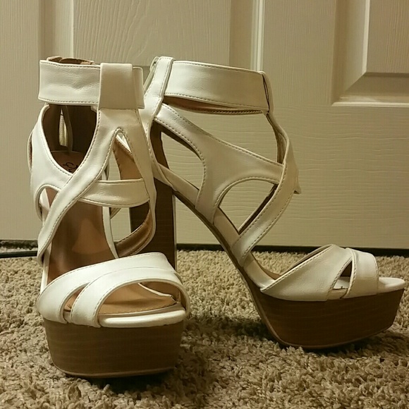 🎉SALE 1 HOUR Qupid wedge heels