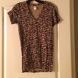 Cheetah print VS t-shirt