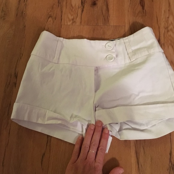 Cuffed white shorts