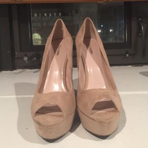 Zigi Soho Size 8 Peep Toe Heel
