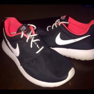 Nike tennis shoes
