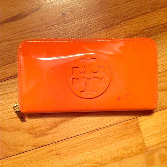 Tory Burch zip around wallet - Picture 1 of 2