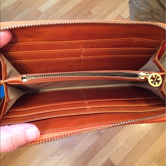 Tory Burch zip around wallet - Picture 2 of 2
