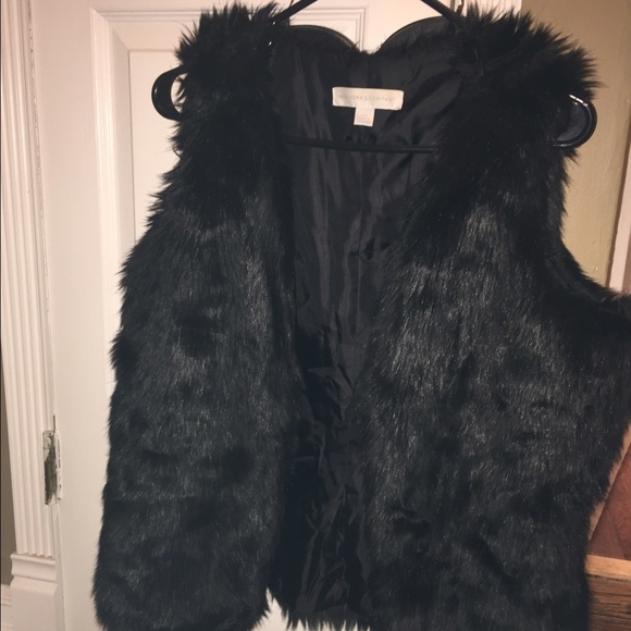 Black fur vest (size s/m)