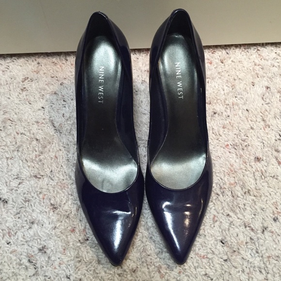 Dark blue patented leather Nine West heels