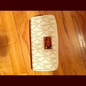 Michael Kors wrap around wallet