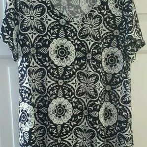 LuLaRoe Black & White Classic Tee sz. L