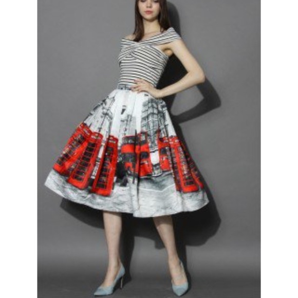 Dresses & Skirts - NEW! White FULL circle SKIRT London scene Print XS