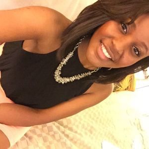 Meet your Posher, Evelyne