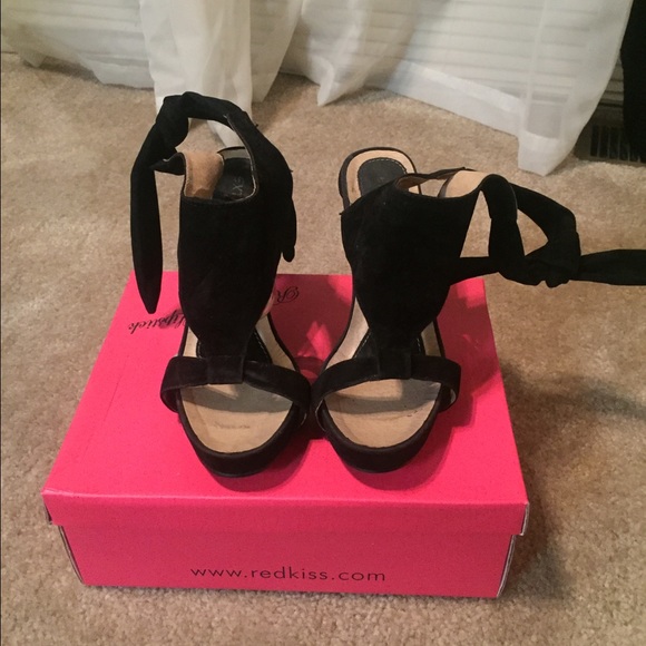 Cute Black Straped heels👠 - Picture 1 of 3