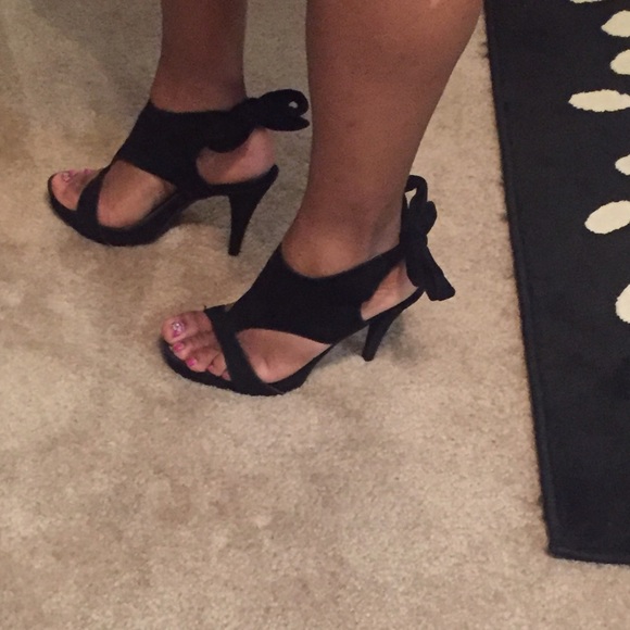 Cute Black Straped heels👠 - Picture 3 of 3