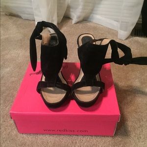 Cute Black Straped heels👠