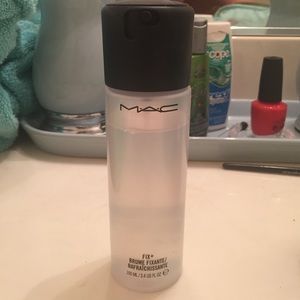 MAC Finishing Mist
