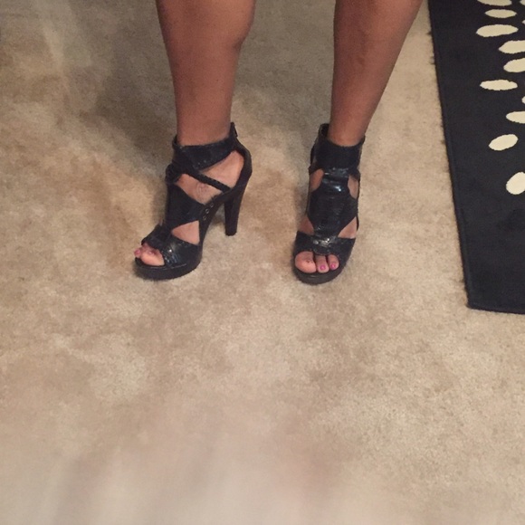 Black Gladiator Heels 👠 - Picture 2 of 2