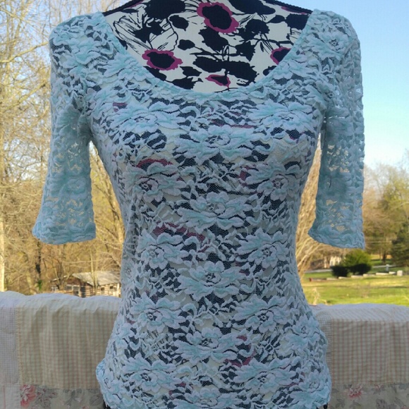 NWOT Chic Rayon Crochet Lace Blouse Sz M